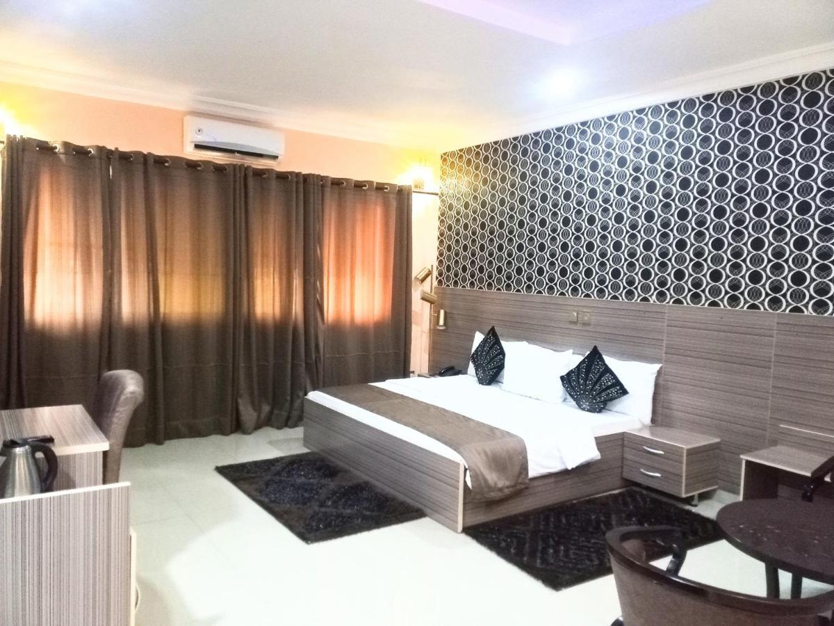 Fawzy Hotel Ibadan Exteriör bild