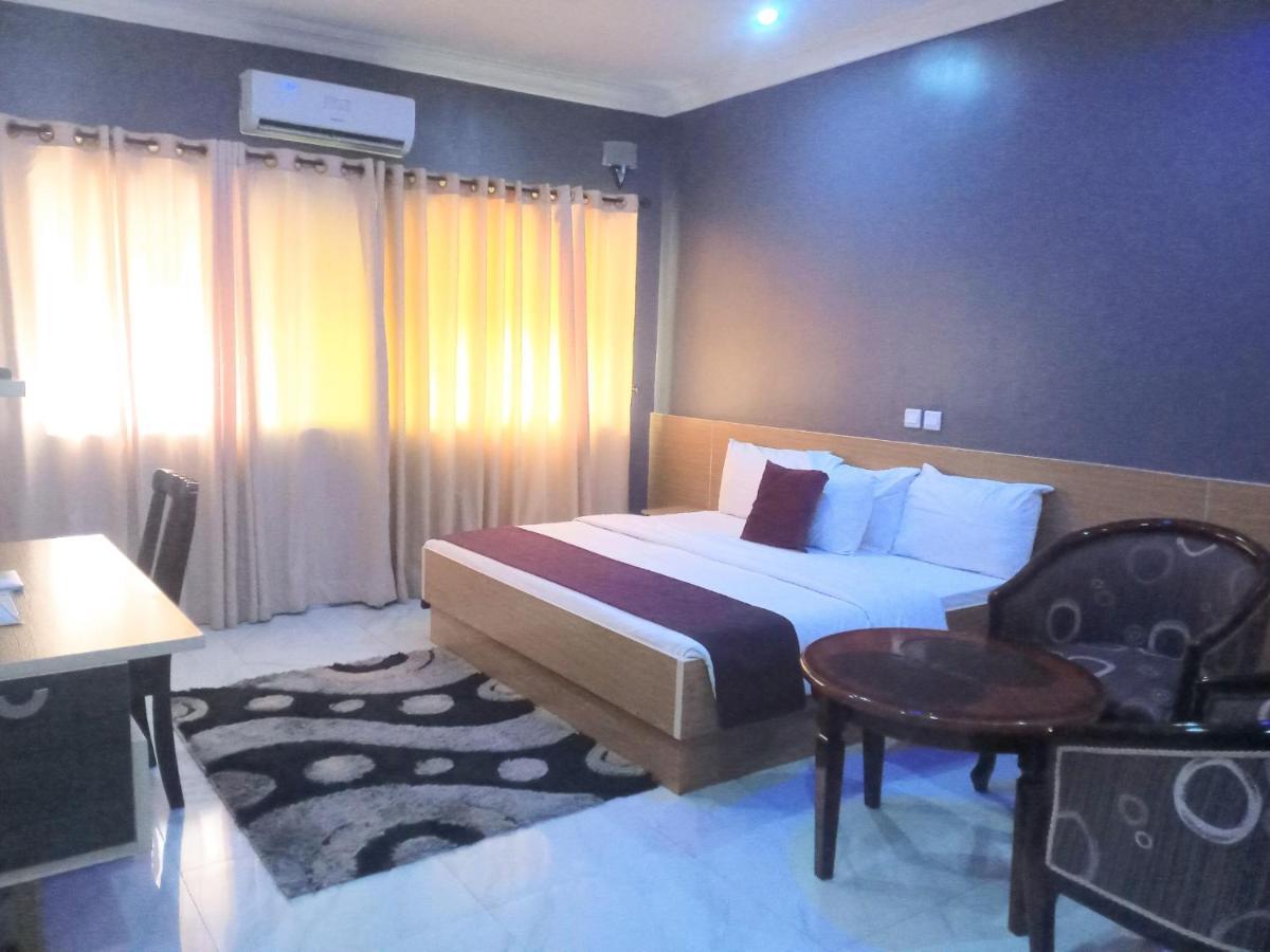 Fawzy Hotel Ibadan Exteriör bild