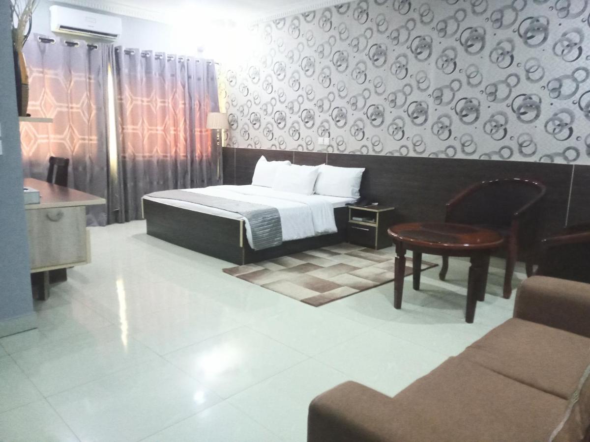 Fawzy Hotel Ibadan Exteriör bild