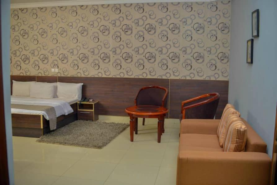 Fawzy Hotel Ibadan Exteriör bild