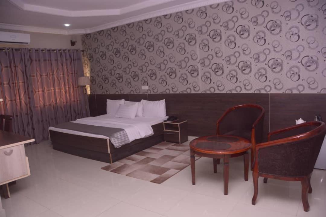 Fawzy Hotel Ibadan Exteriör bild