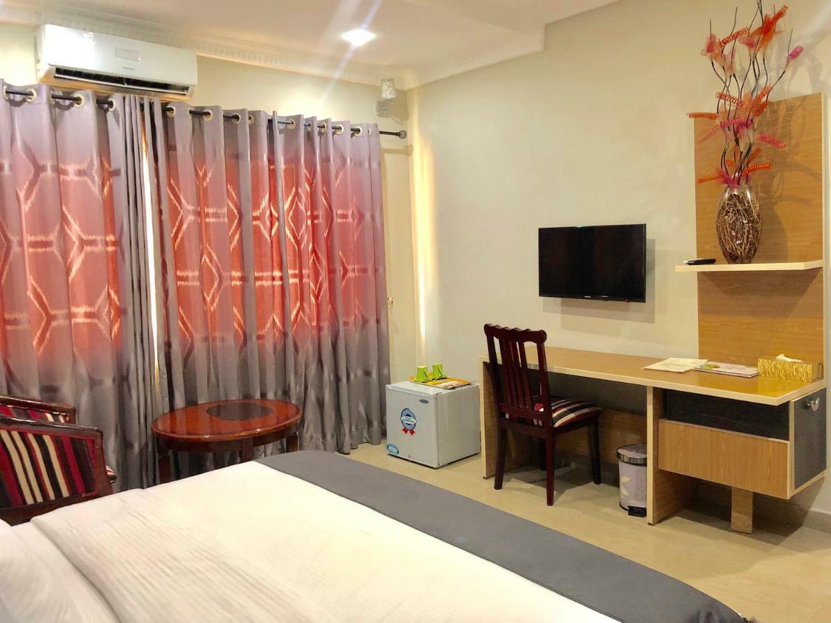 Fawzy Hotel Ibadan Exteriör bild
